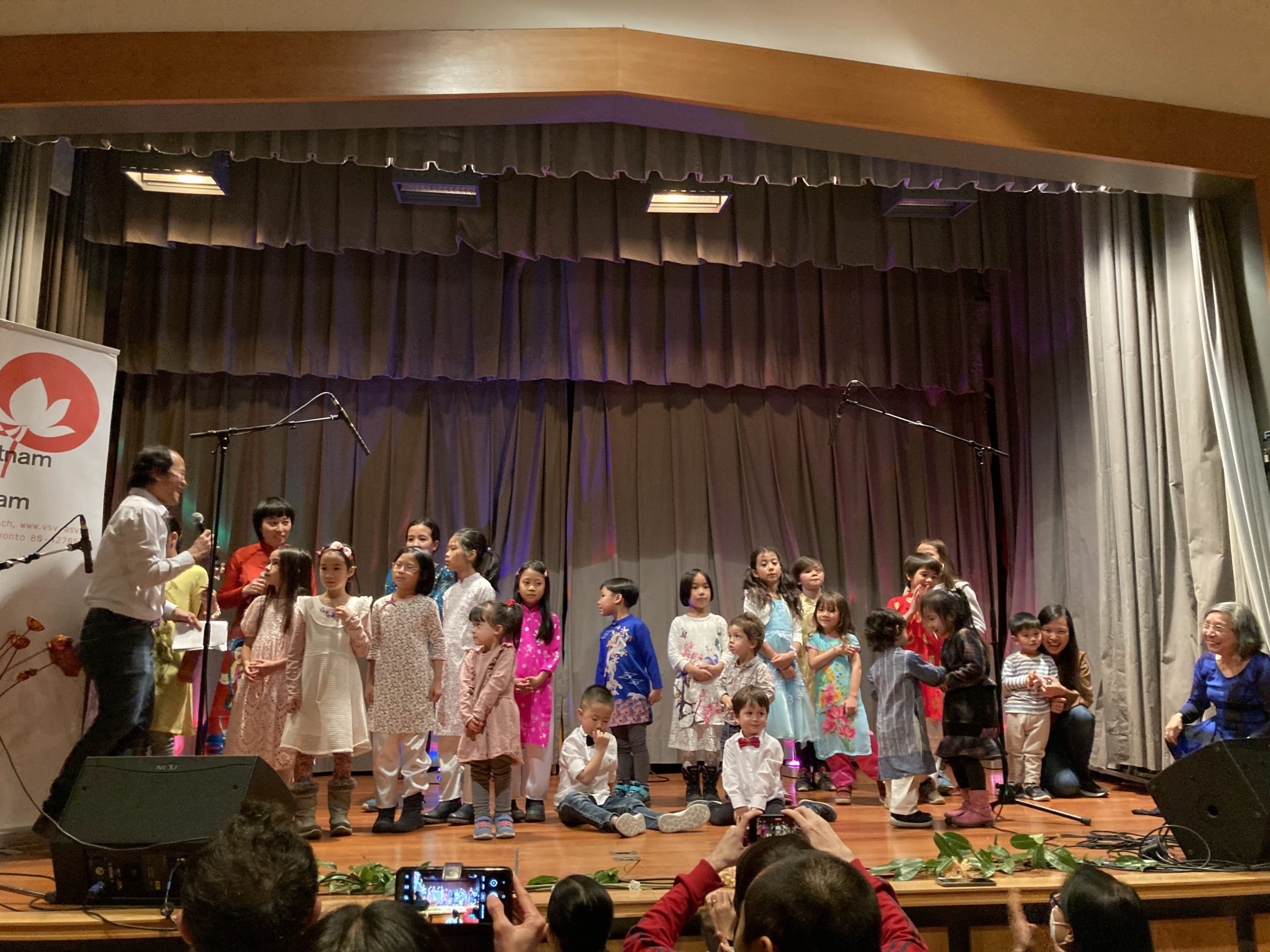 Community at the Bình Minh solidarity festival